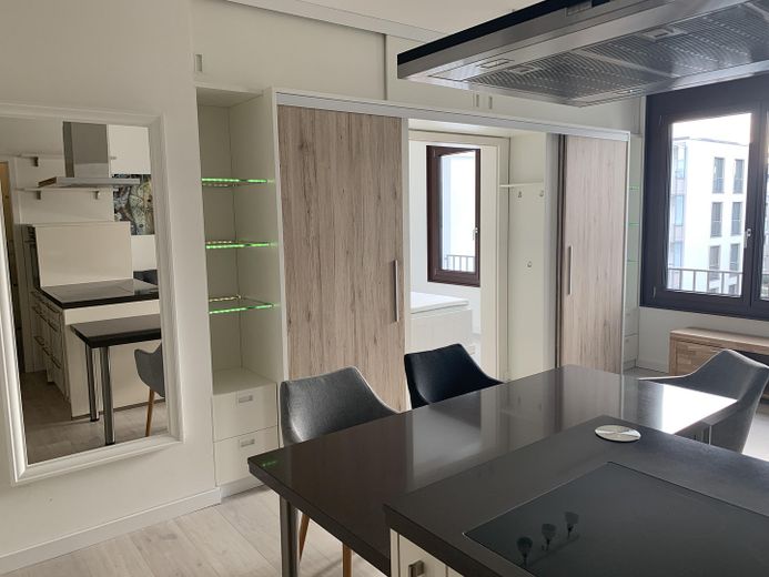 Möbilierte komfortable Wohnung am Wissenschaftsstandort Berlin-Adlershof – Wohnzimmer/Küche