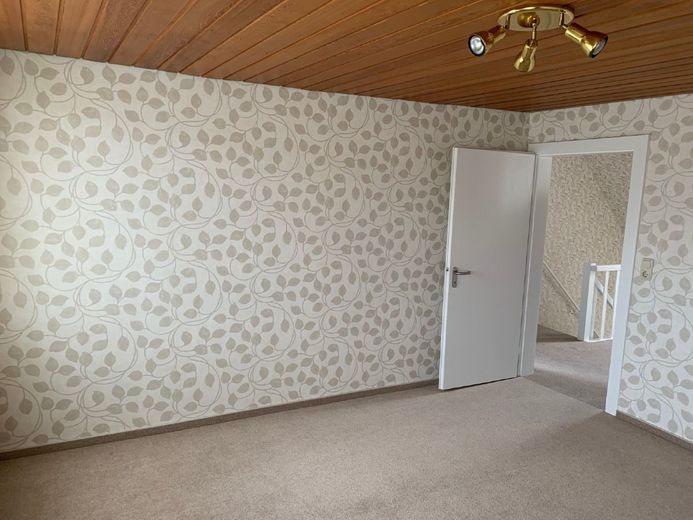 1-Familienwohnhaus mit barrierefreiem EG., nähe Zentrum – Zimmer OG - www.immobilien-heise.de