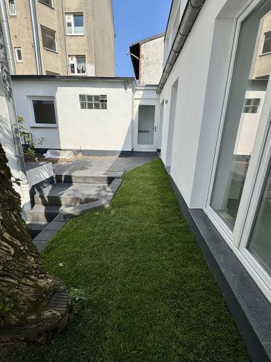 Exklusives Hinterhof-Loft mit Garten, Terrasse & Galerie | Erstbezug | Flingern – Außenbereich