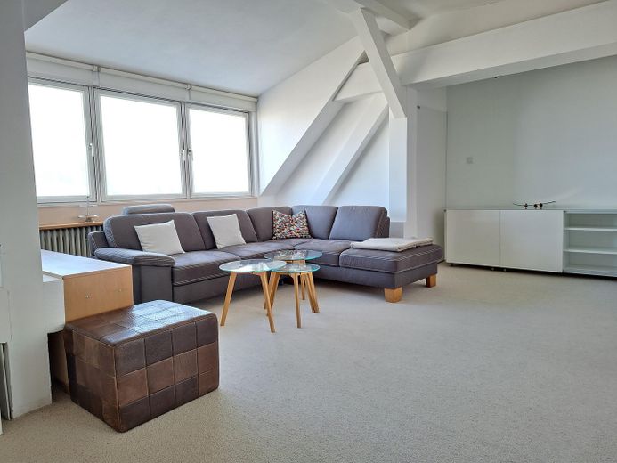 Berlin’in çatıları üzerinde, güneşle dolu, geniş dubleks daire - şahıstan! – Wohnzimmer