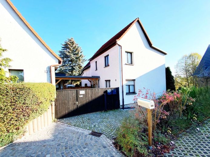 Ruhiges Familienidyll und viel Platz. Zwei wirtschaftlich getrennte Häuser+ Garten zum Einheitspreis – Wohnhaus Giebel
