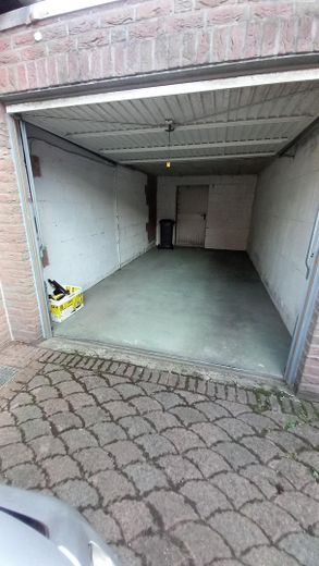 Doppelhaushälfte im Zentrum von Frechen mit Garage und Garten – Garage von innen