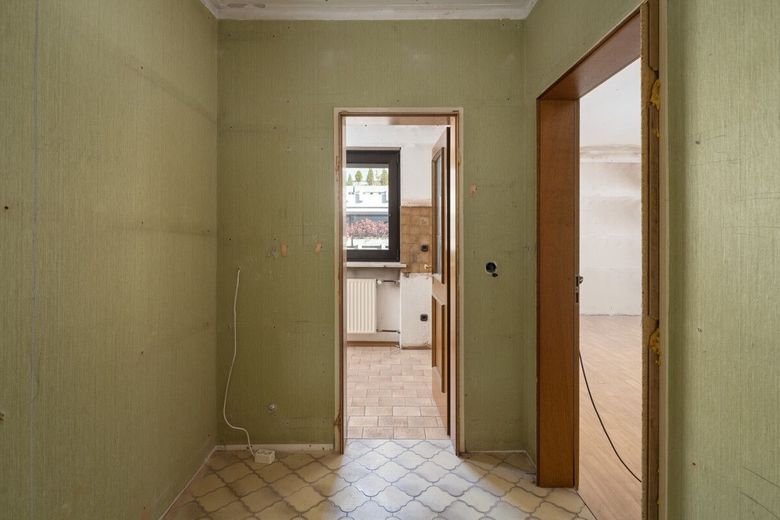 Ihr neues Zuhause in Harlaching: 4 Zimmer, 2 Balkone und großer Keller – Diele