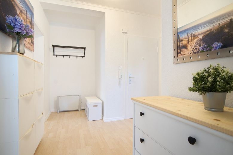 Helle, gut geschnittene und komplett möblierte 3-Zimmer-Wohnung in Rüttenscheid Nähe Girardethaus – ca489a12c869e0189762223270c9530926d0737d.jpg