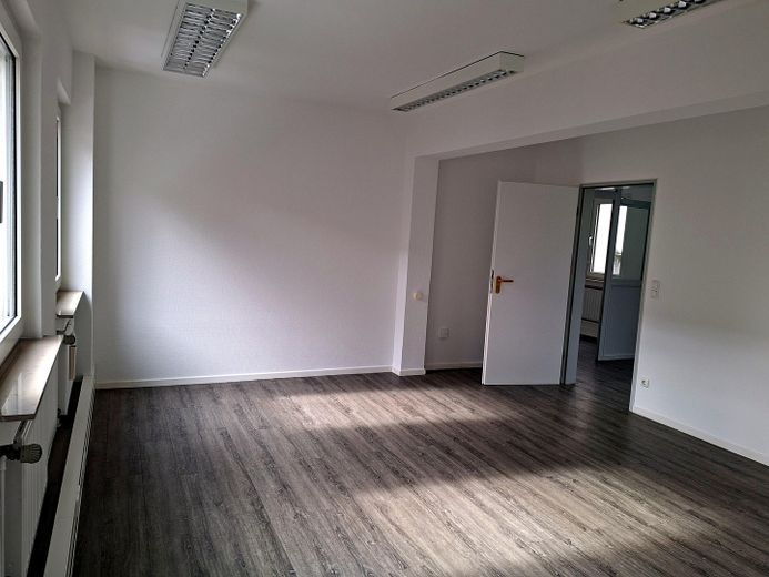 Sofort startklar: 120 m² Büro-/Praxisetage in Bestlage Borbeck - nur 2 Gehminuten zu Markt & Bahnhof – Büro 1