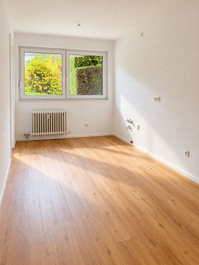 Provisionsfrei mit Stellplatz - Idyllisches Gartengeschoss mit Blick ins Grüne – Küchenbereich