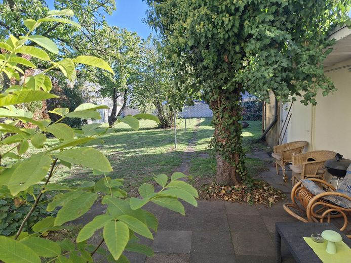 Helle Dreizimmerwohnung, Parterre mit großer Gartenterrasse – Blick auf die eigene Terrasse 