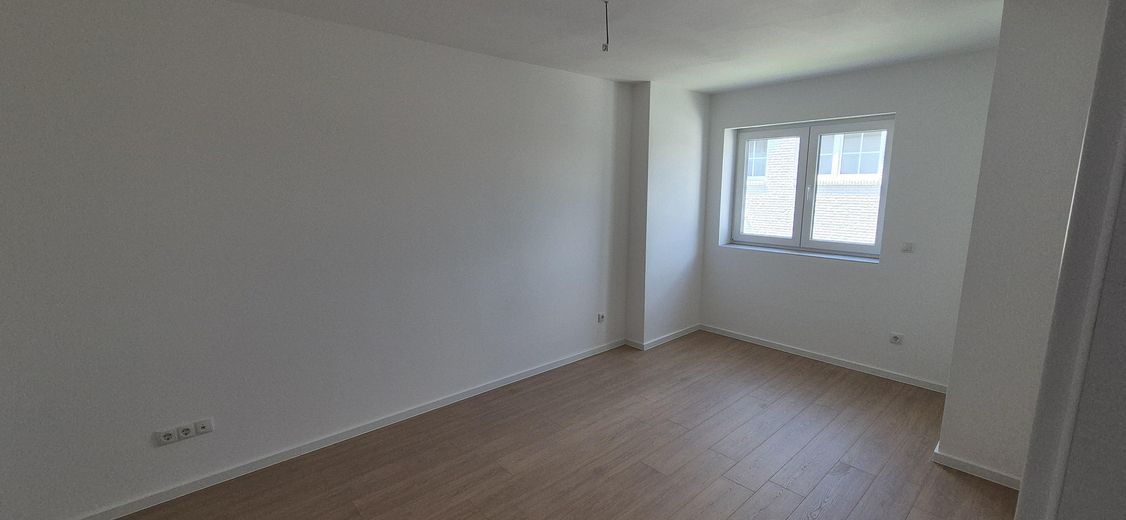 Neubau-Reihenhaus mit Terrasse 140 m² Familienhaus mit sehr niedrigen Energiekosten (EH-40 + PV) – 1 . Schlafzimmer OG
