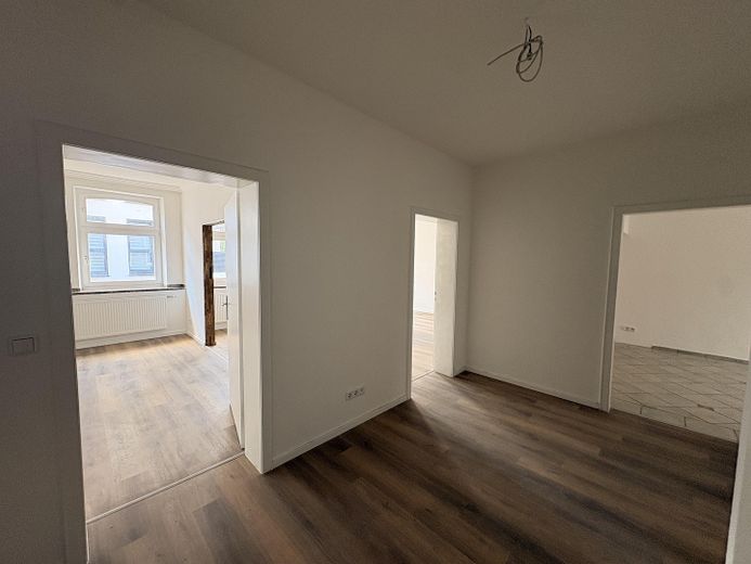 Renovierte 3-4 Zimmerwohnung in der Fußgängerzone! Provisionsfrei! – Diele