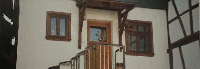 House, 80², stylishly restored, Grävenwiesbach, Naunstadt district – Eingang mit Vorgarten