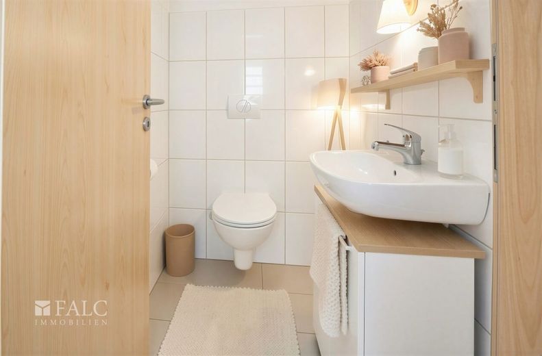 +++ Kapitalanlage mit Weitblick: Zweifamilienhaus im Grünen +++ – Gäste WC Whg. 2c - (KI generiert)