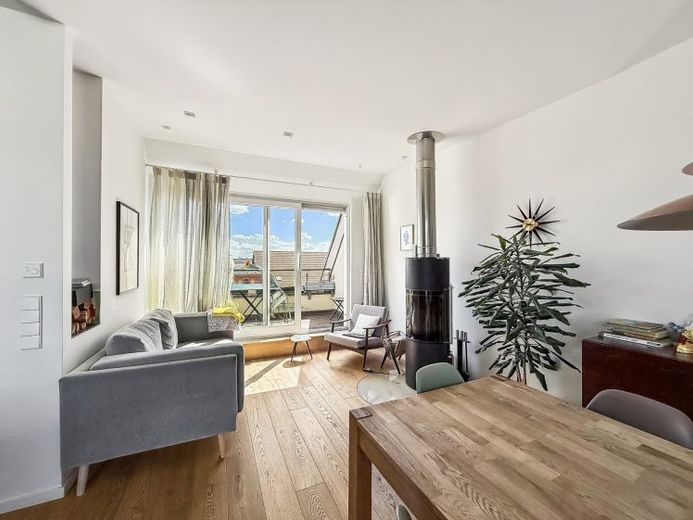 Für Sonnenanbeter und Lebemenschen: Lichtdurchflutete Dachgeschosswohnung mit Terrassen und Aufzug – Foto 1