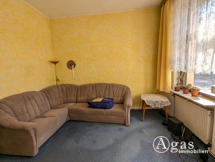 Schmuckstück im Dornröschenschlaf: Einfamilienhaus mit Einliegerwohnung + Nebengelass in Biesenthal – Zimmer Einliegerwohnung