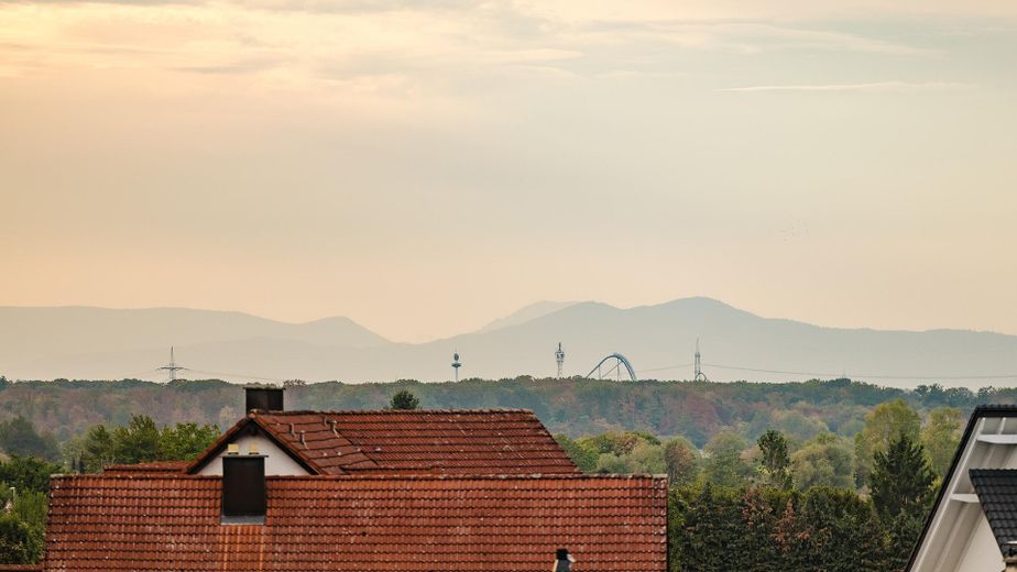 Frisch renovierte und bezugsfertige 3-Zimmerwohnung inkl. Parkplatz und mega Aussicht – Blick auf EP