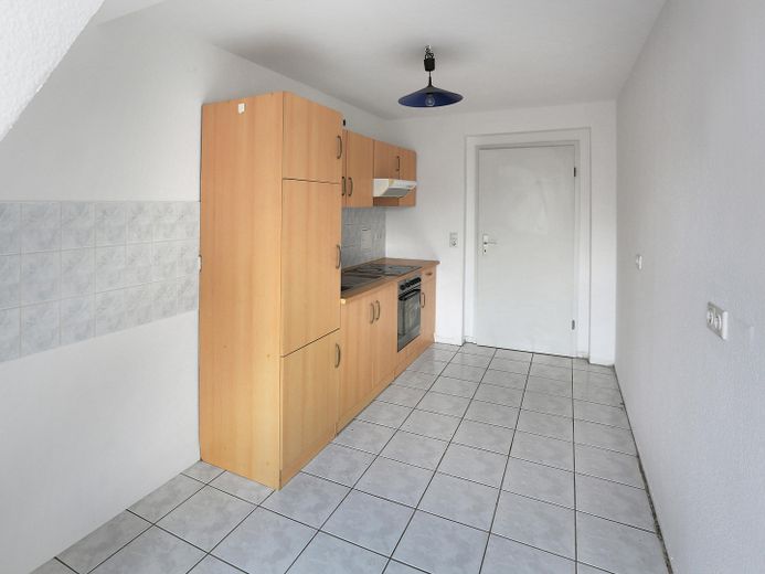 Bestandsvermietete 2-Zimmer-Altbauwohnung im denkmalgeschützten Gründerzeithaus – Küche mit Essplatz