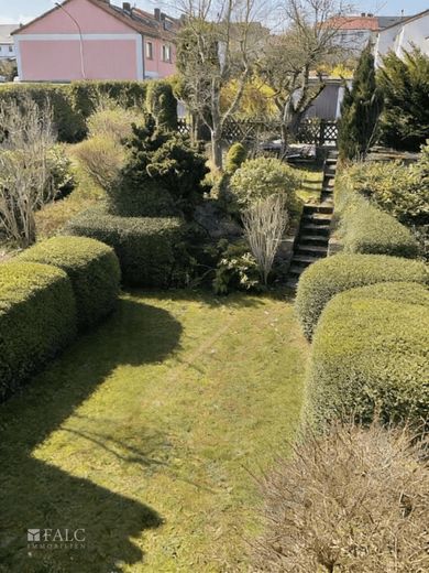 Familien Willkommen - Saniertes Reihenmittelhaus – Gartenanimation auf Realgarten