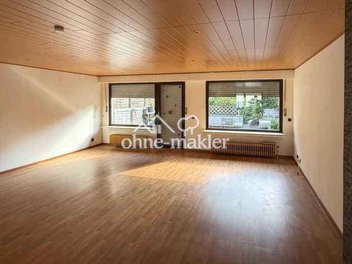 Wuppertal-Ronsdorf'ta bol alan: Büyük arsaya sahip aydınlık sıra ev – komisyonsuz! – Fotoğraf 1