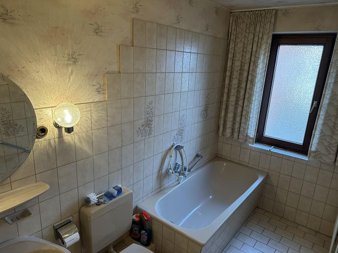 Großzügiges Reihenmittelhaus mit Kaminoption, Garage, Keller & Glasfaser in Kiel-Russee – 1. OG WC mit Wanne 3