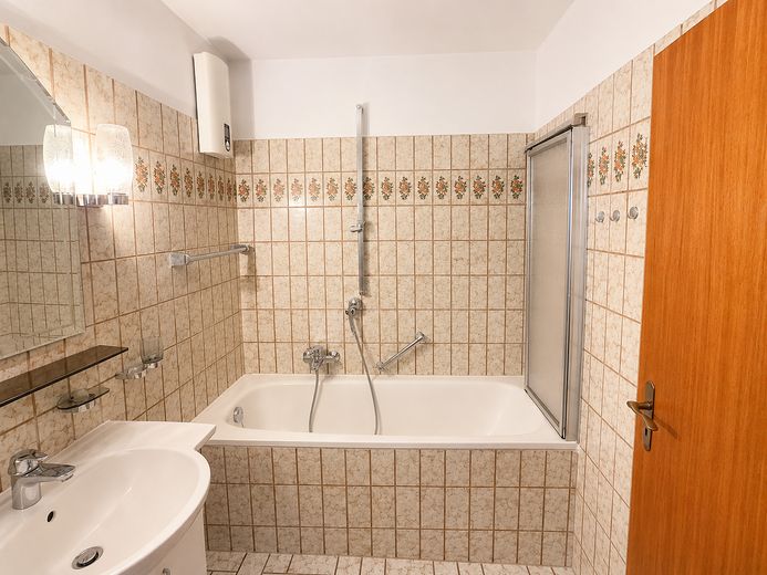 Badezimmer (Ansicht 1)