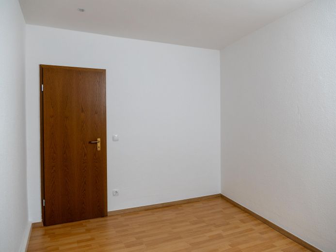 Renovierte 4-Zimmerwohnung in Duisburg-Mittelmeiderich demnächst zu vermieten – Kinderzimmer (Hausvorderseite)