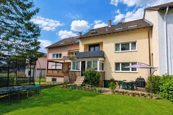 Erdgeschosswohnung mit Wintergarten und Garten