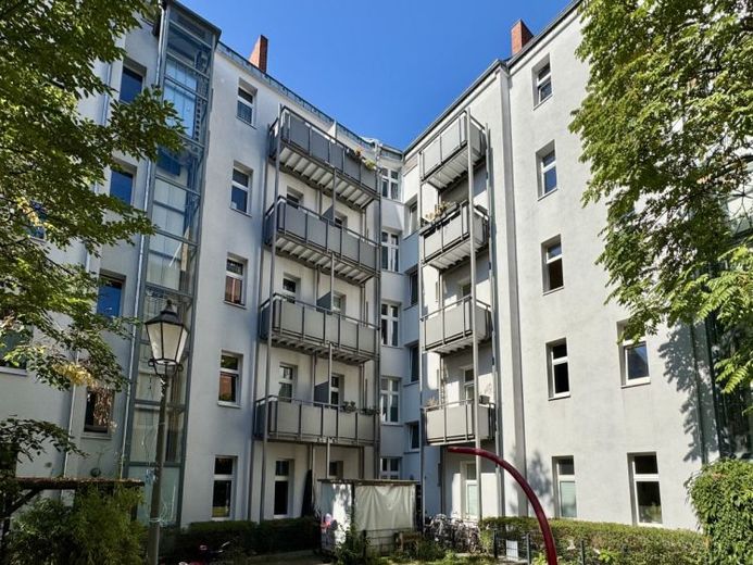 Affittasi appartamento ristrutturato di 2 locali in edificio d’epoca nel Brunnenviertel/Gesundbrunnen, balcone, ca. 73 m² – Foto 1