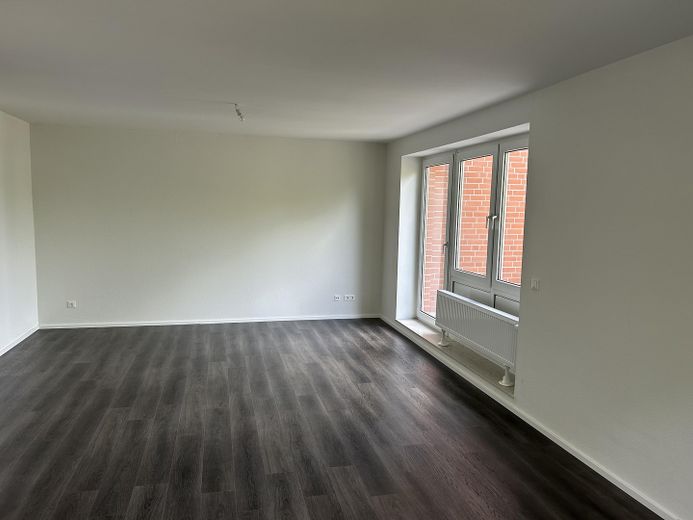 Penthouse tarzında tamamen yenilenmiş ve boş (kiralanmamış) – Wohnzimmer