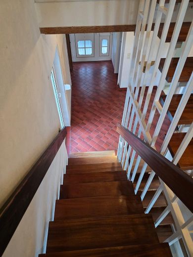 Casa a schiera di testa in posizione residenziale tranquilla a Untereisesheim – Treppe zum 1. OG 