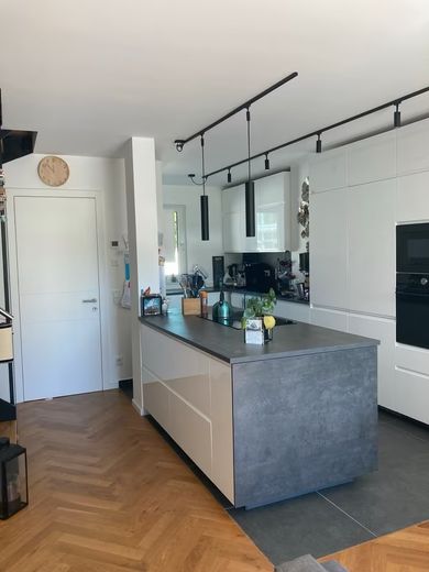 August Provisionsfrei! Stadthaus 5 Zi., 2 Bäder, 2 Dachterrassen, 2 TG – Energie A, Bezug Dez. – EG