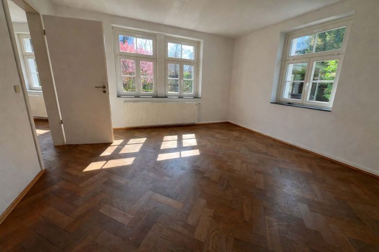RUHIGE 5-RAUM WOHNUNG IN ZWEIFAMILIENHAUS MIT GARTENANTEIL – Raumansicht