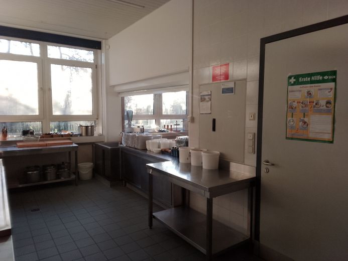 Imposante Rarität Massive Gewerbehalle in Ehemaligen Kasernegelände – Produktion