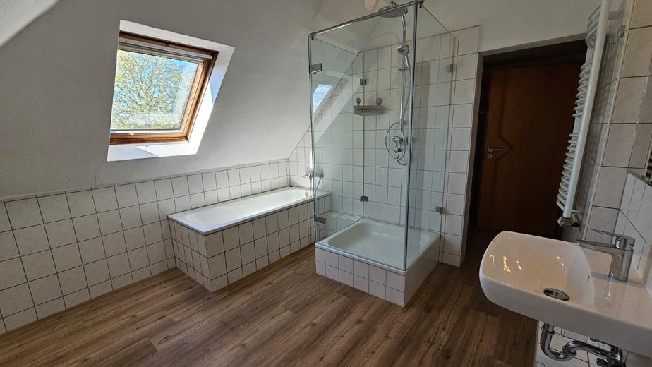 Großzügige 3-Zimmer Wohnung in Dortmund Persebeck – Bad