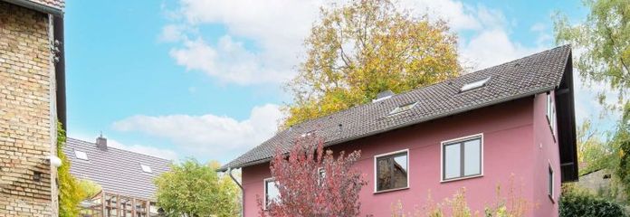Viel Platz, viele Möglichkeiten: 2 Familienhaus mit großem Gartenparadies