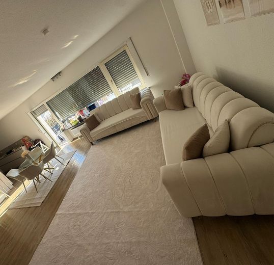 Bellissimo appartamento di 4,5 locali con cucina, bagno e WC per ospiti in posizione tranquilla – Foto 1
