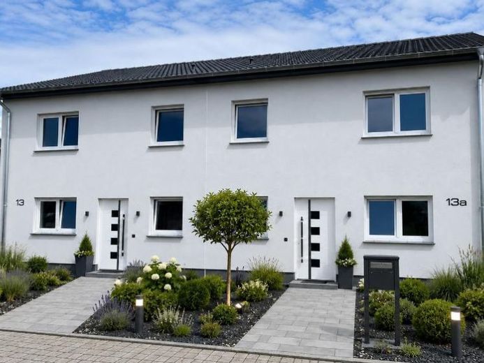Abitare moderno con un concetto energetico contemporaneo e finiture di alta qualità – Foto 1