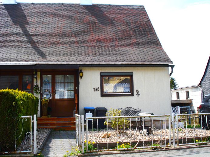 Saalfeld-Schmiedefeld, Doppelhaushälfte – Foto 1