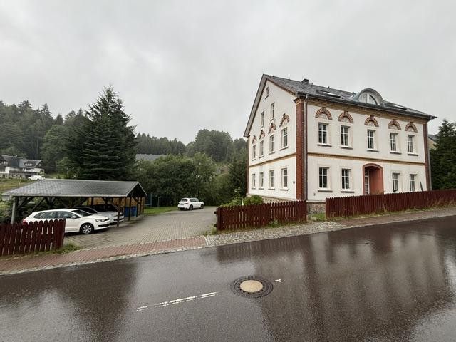Maison plurifamiliale avec grand garage à Breitenbrunn – Straßenansicht