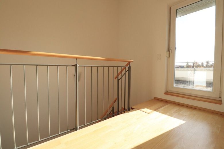 Mörse + + viel Platz + + 5 Zimmer + +  2x Balkon + + Carport + + Keller – heller Treppenaufgang
