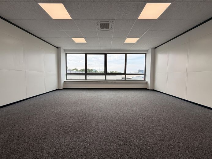 Zonder makelaarscourtage / moderne individuele kantoren / kantoren van 26 - 62 m² / all-in huur / bedrijfsbelastingtarief 330 % – Foto 3