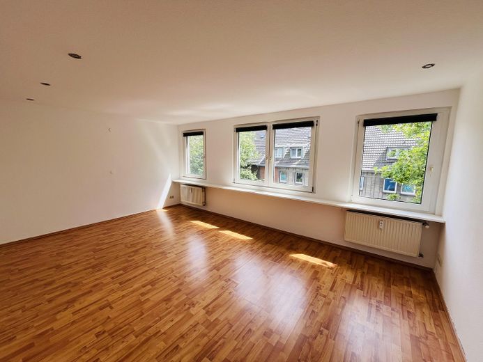 Dachterrasse mit Blick ins Grüne. Ganz oben. Ganz für sich. Ganz ruhig. Mitten im Wasserviertel. – Schlafzimmer