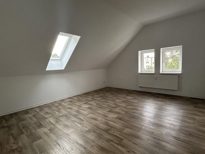 Hochwertige 5R-Wohnung mit Balkon in einer Stadtvilla – Schlafzimmer