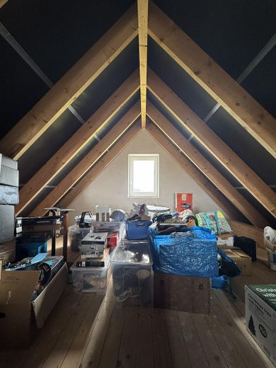 Modernes Einfamilienhaus mit hochwertiger Ausstattung und Smart-Home-System in Groß Wesenberg – Spitzboden