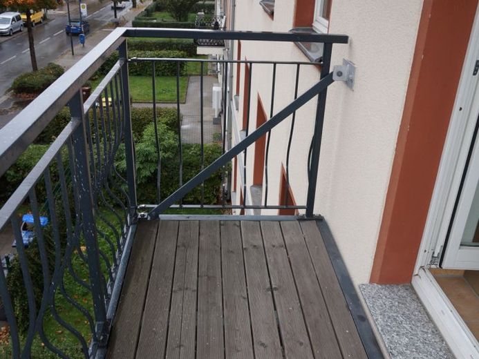 4º piano = mansardaCon ascensore / Ambienti abitativi luminosi - Balcone adiacente alla cucina - Adatto per appartamento condiviso – Foto 1