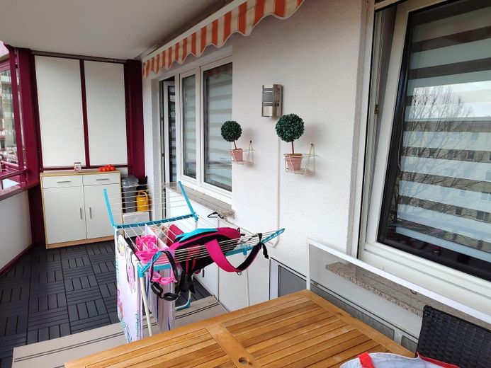 Geniş balkonlu ve yeşil manzaralı modern 3,5 odalı daire – Sömmerda’da merkezi konumda – Fotoğraf 9