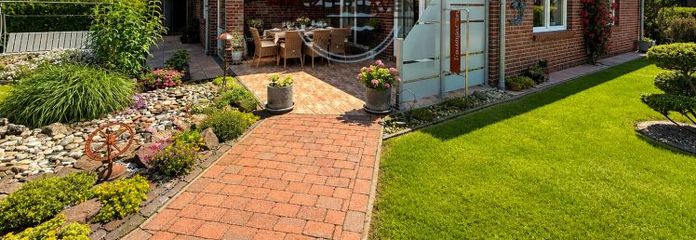 Absolutes Traumhaus. Exklusiver, äußerst gepflegter Bungalow, Wellnessbad, Sauna, Garten und Garage.