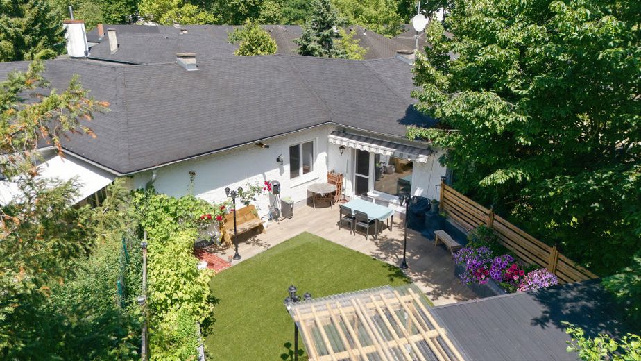 Reihenhaus – Hochwertig saniert und mit modernster Technik ausgestattet – Drone 2