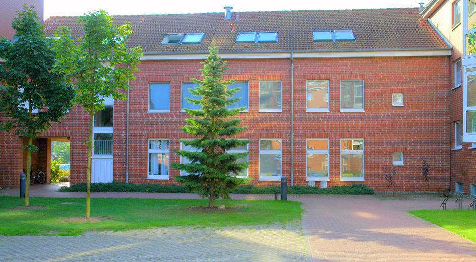 Modernisiertes Haus in einer Wohnanlage inkl. Praxisräume. Sehr gut für Investoren geeignet. –   Ausgezeichnet wärmeisoliert!