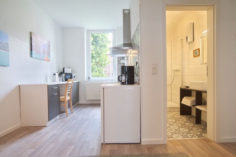 Ansprechend eingerichtete Wohnung in ruhiger, zentraler Wohnlage, Internetzugang vorhanden – 9ccbdbafbd73a43b56e7694d64ffaa6482025681.jpg