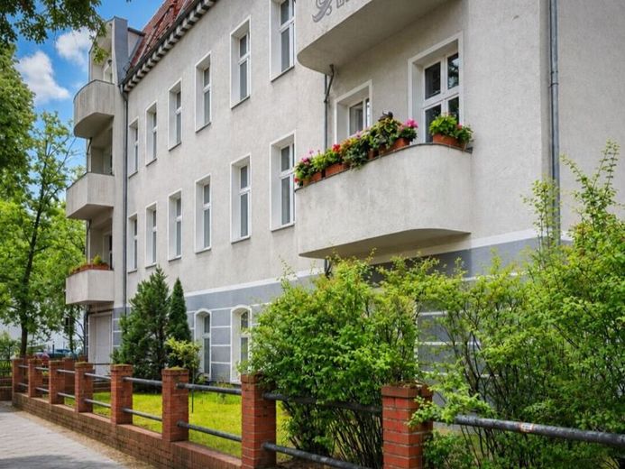 Appartamento di proprietà di 3 locali | Edificio storico berlinese con comfort abitativo moderno | Posizione tranquilla a Berlino-Karlshorst – Foto 1