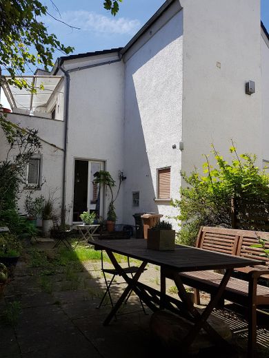 Bezugsfreies EFH mit Scheune & Garten in Niederbrechen – Innenhof